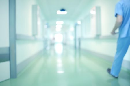 Οι μικροβιακές λοιμώξεις πολιορκούν τα νοσοκομεία