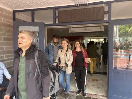 Το ΒΗΜΑ στην Τουρκία: Ζωντανά έξω από τα εκλογικά κέντρα της Αγκυρας