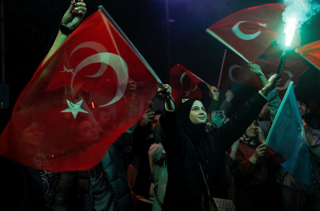 Το ΒΗΜΑ στην Τουρκία: Το πανηγύρι του Ερντογάν και το χειροκρότημα στον Κιλιτσντάρογλου