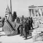 Μανώλης Γλέζος – Λάκης Σάντας: Έτσι κατεβάσαμε τη σβάστικα από την Ακρόπολη