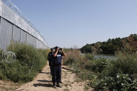 Έβρος: Συνελήφθησαν πέντε συνοριοφύλακες για διακίνηση μεταναστών