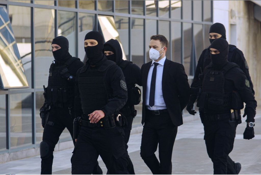 Γλυκά Νερά: Νέα διακοπή στη δίκη – Προετοιμάζεται για Πανελλήνιες ο Μπάμπης Αναγνωστόπουλος