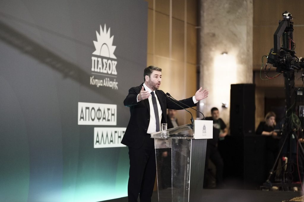 Προσέξτε, γιατί έρχεται ο…τρίτος!