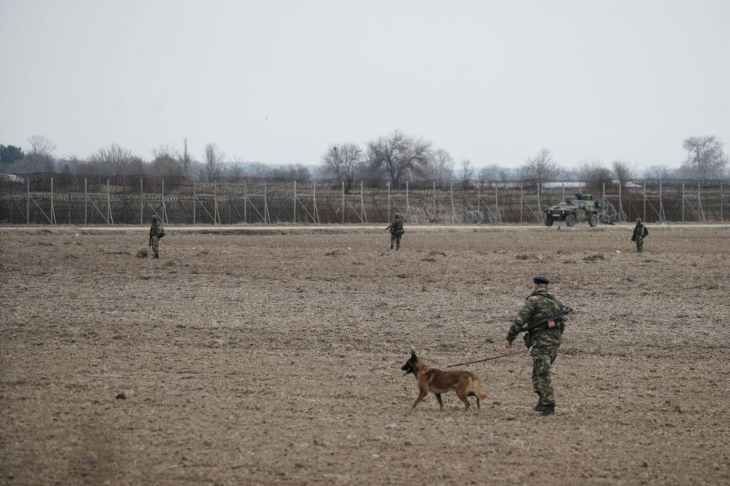 Έβρος: Οι διάλογοι των συνοριοφυλάκων για τα «παπούτσια» και την «προίκα»