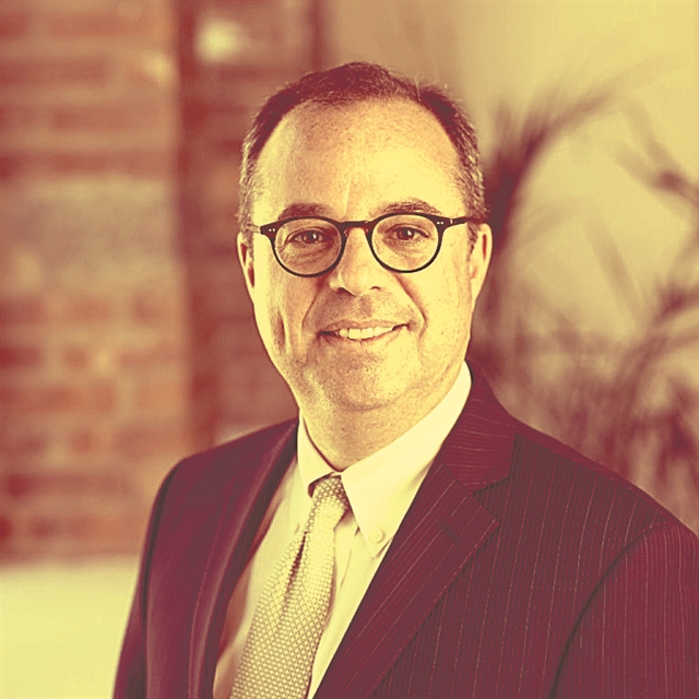 Πίτερ Σπίγκελ: Οι επενδυτές βλέπουν ακόμα πιο κοντά την επενδυτική βαθμίδα