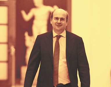 Κωστής Χατζηδάκης στο Βήμα: Πώς θα φθάσει τα 1.500 ευρώ ο μέσος μισθός