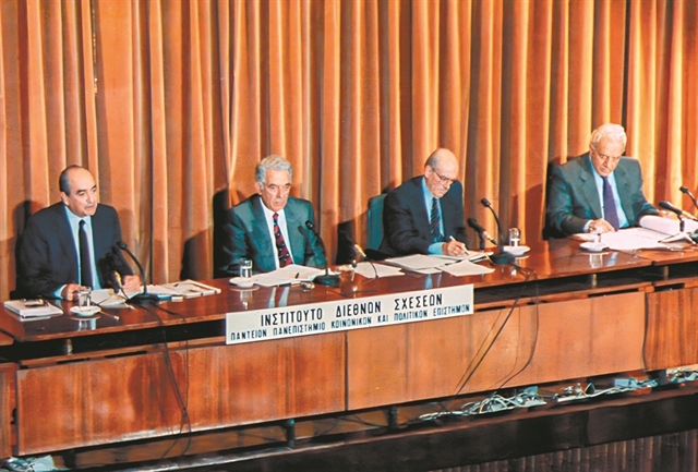 Τα άγευστα ντιμπέιτ αλά γκρέκα