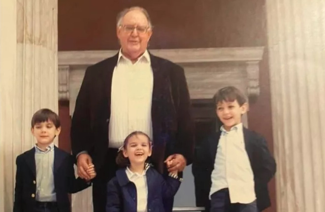 Ο συγκινητικός αποχαιρετισμός του γιου τού Θεόδωρου Πάγκαλου – «Καλό ταξίδι πατέρα»