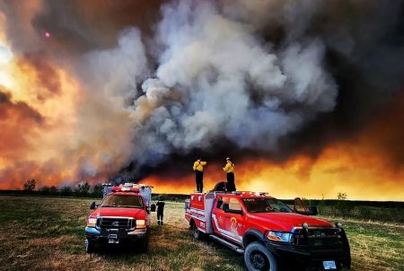 Καναδάς: Χιλιάδες εγκαταλείπουν τα σπίτια τους – Aνεξέλεγκτες πυρκαγιές