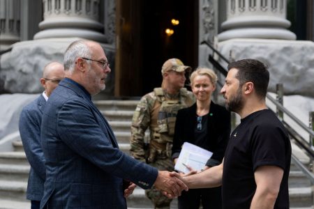 Ζελένσκι: «Αδύνατον» να γίνει η Ουκρανία μέλος του ΝΑΤΟ όσο συνεχίζεται ο πόλεμος