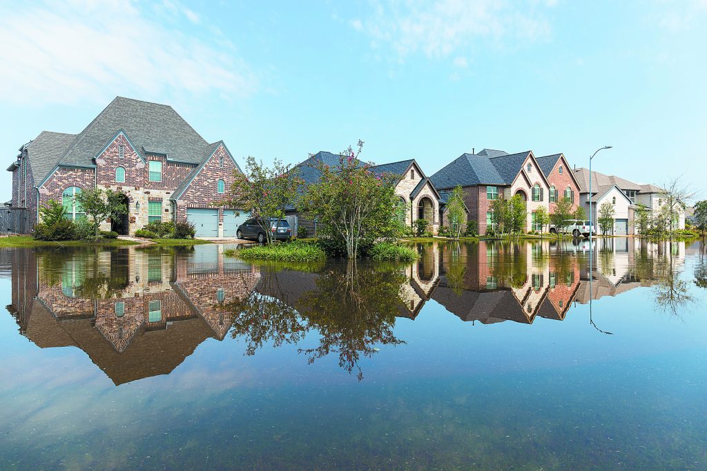 Τσιμέντο και νερό βουλιάζουν τις πόλεις – Οι περιοχές στην Ελλάδα που απειλούνται