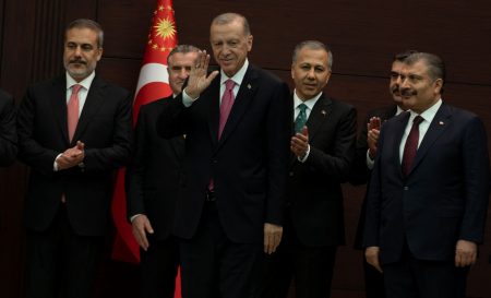 Τουρκία: Εκτός της νέας κυβέρνησης τα «γεράκια» Ερντογάν στα Ελληνοτουρκικά