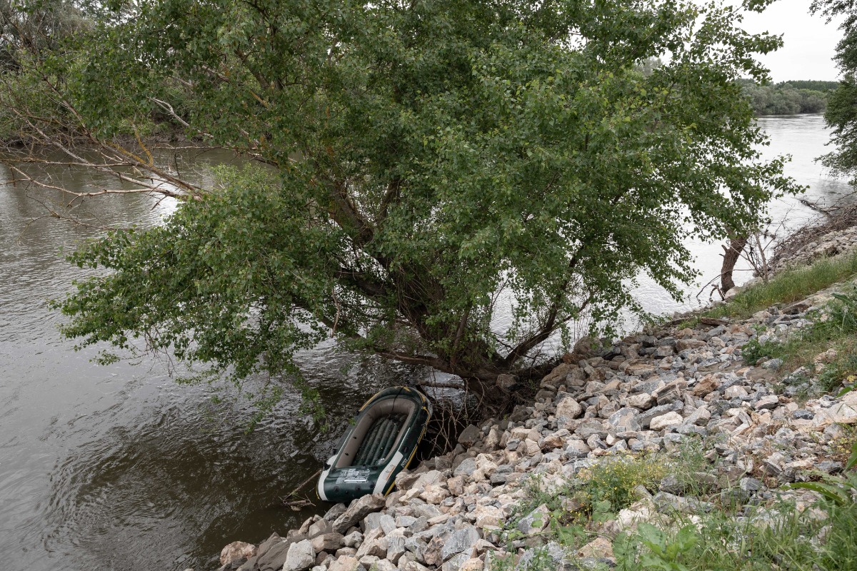 Έβρος: ΜΚΟ κάνει λόγο για 330 εγκλωβισμένους μετανάστες σε νησίδα