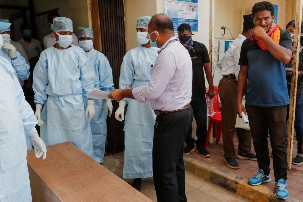 Σύγκρουση τρένων στην Ινδία: 100 πτώματα δεν έχουν αναγνωριστεί