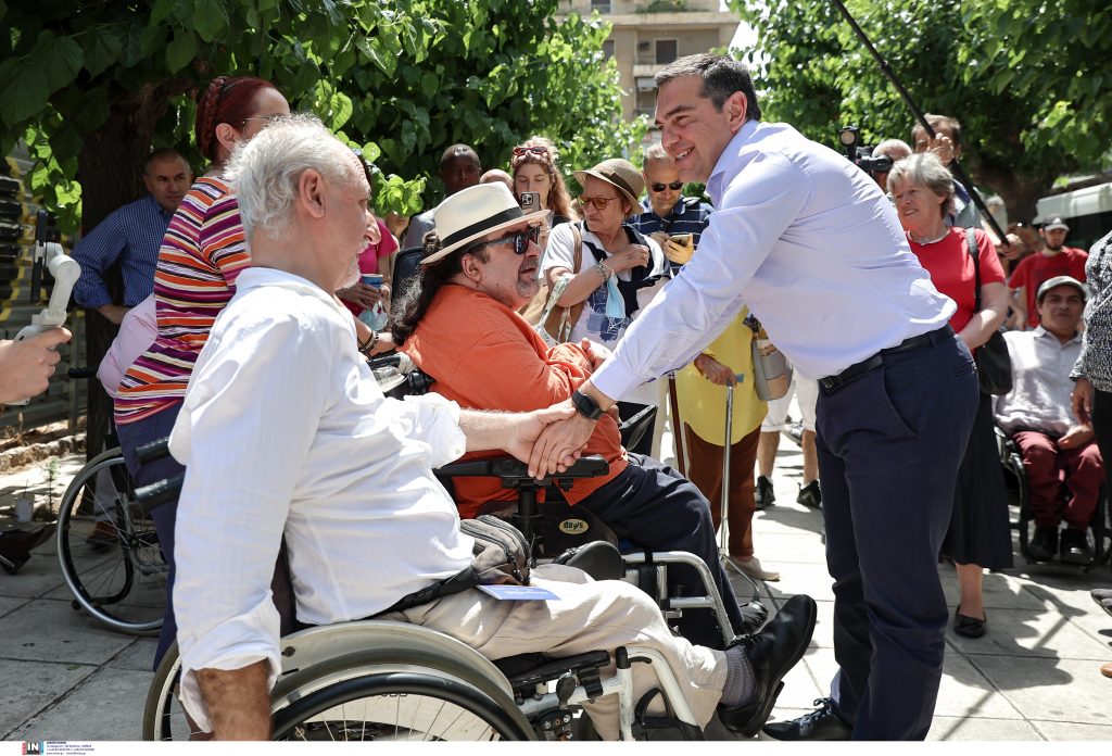 Τσίπρας: Να μην αφήσουμε κανέναν έξω απ’ το βλέμμα μας