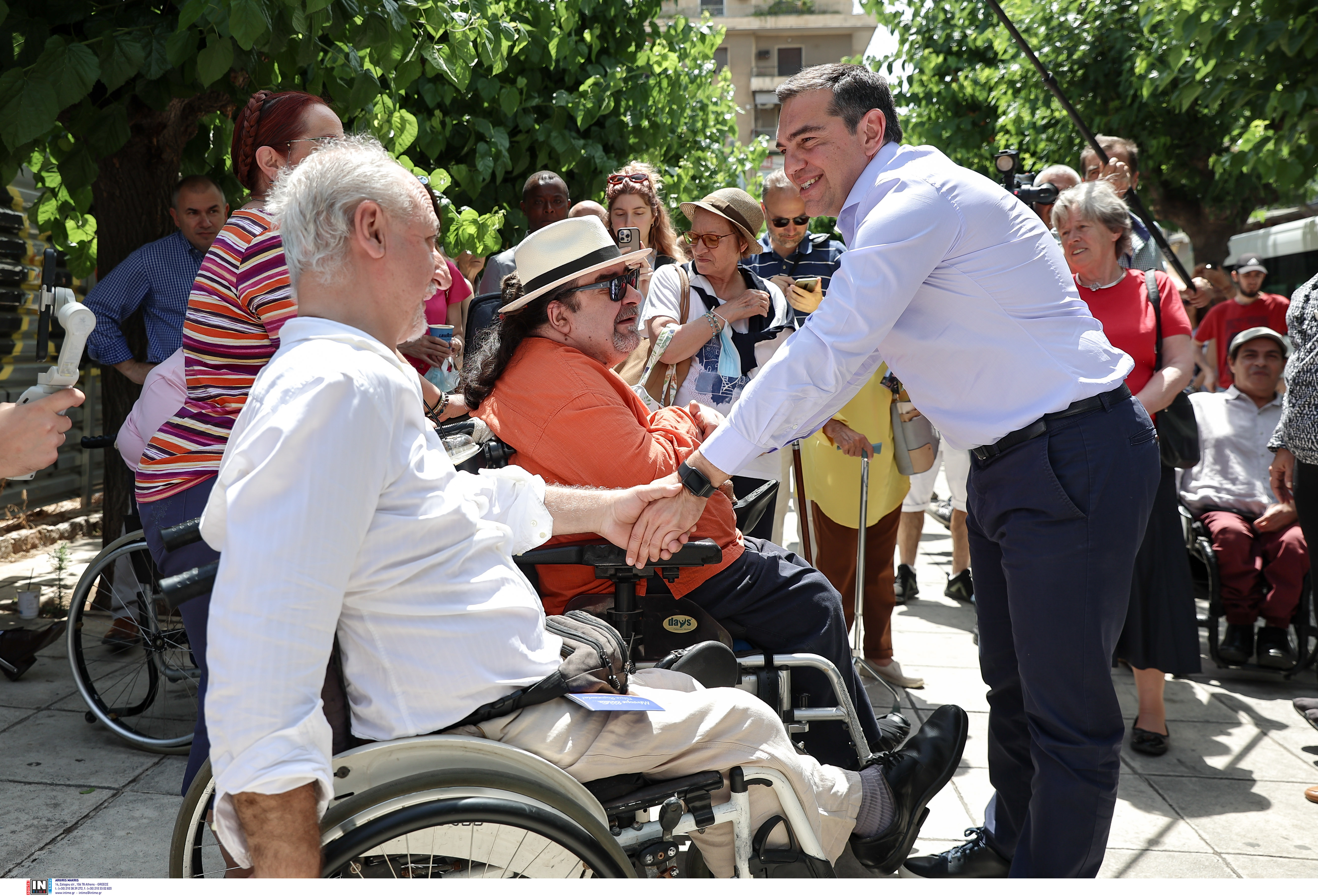 Τσίπρας: Να μην αφήσουμε κανέναν έξω απ’ το βλέμμα μας