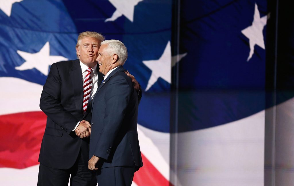 ΗΠΑ: Επίθεση Πενς σε Τραμπ με φόντο το χρίσμα των Ρεπουμπλικάνων