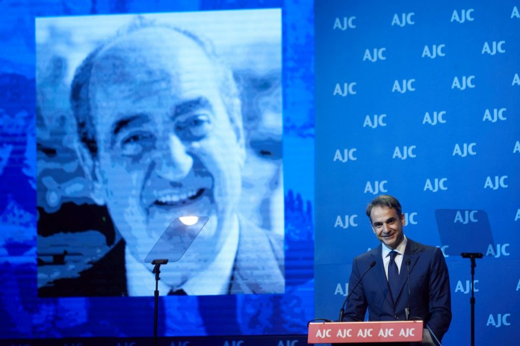 Μητσοτάκης: Όταν ως έφηβος υπέγραψε εναντίον του πατέρα του