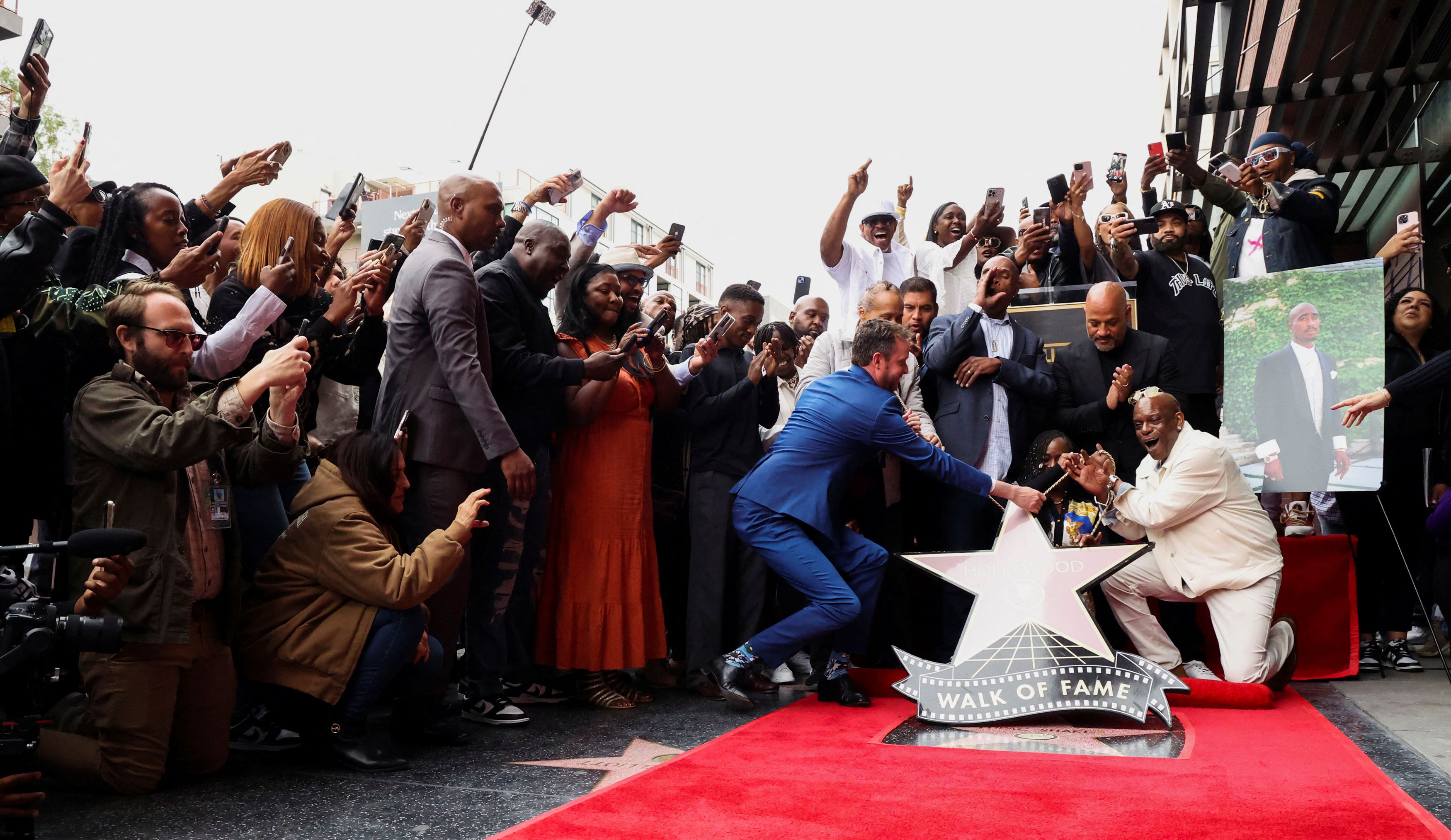 O Tupac Shakur απέκτησε το δικό του αστέρι στο Χόλιγουντ