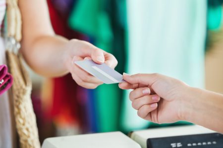 Ηλεκτρονικές πληρωμές: Πώς θα μας γλιτώσουν από τη φοροδιαφυγή