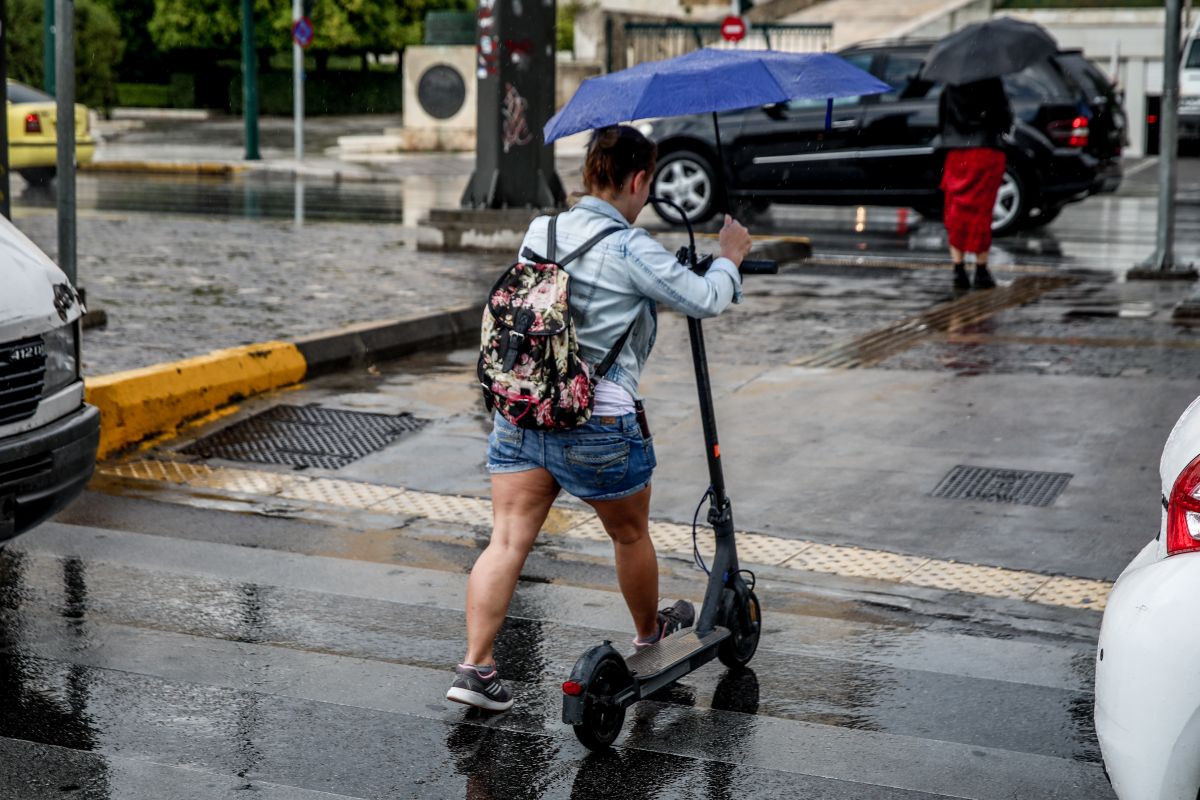 Καιρός: Καταιγίδες, χαλάζι και κεραυνοί από το μεσημέρι