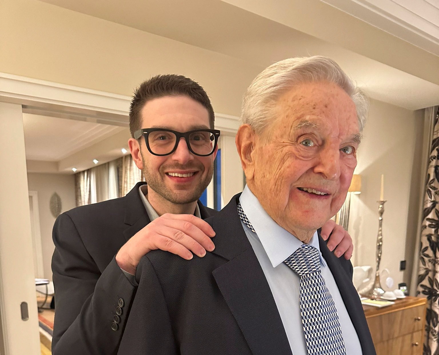 Άλεξ Σόρος: Το Succession στην πραγματική Wall Street – Πώς το underdog κατέκτησε τον θρόνο