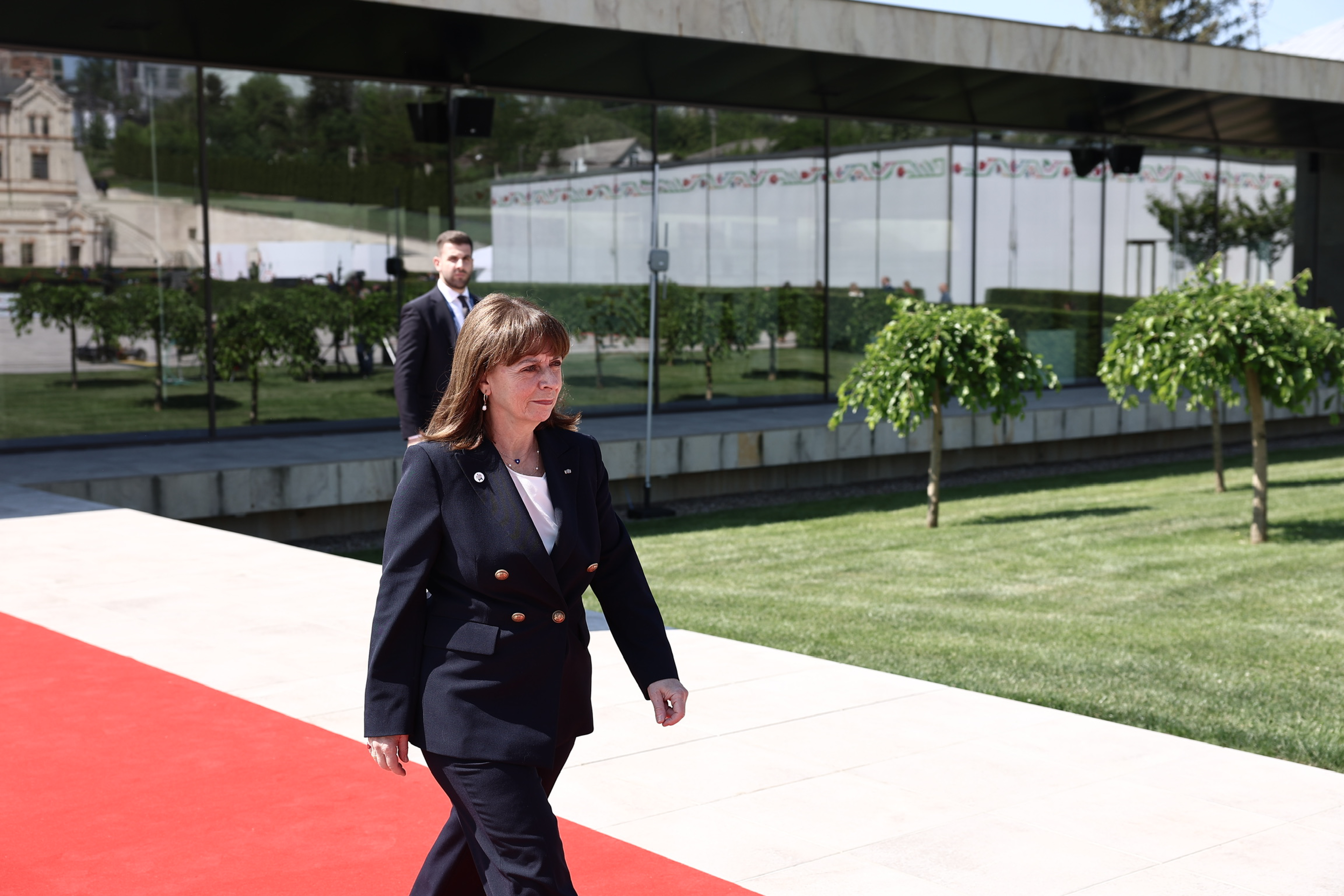 Στην Καλαμάτα για συμπαράσταση στους πρόσφυγες η Πρόεδρος της Δημοκρατίας