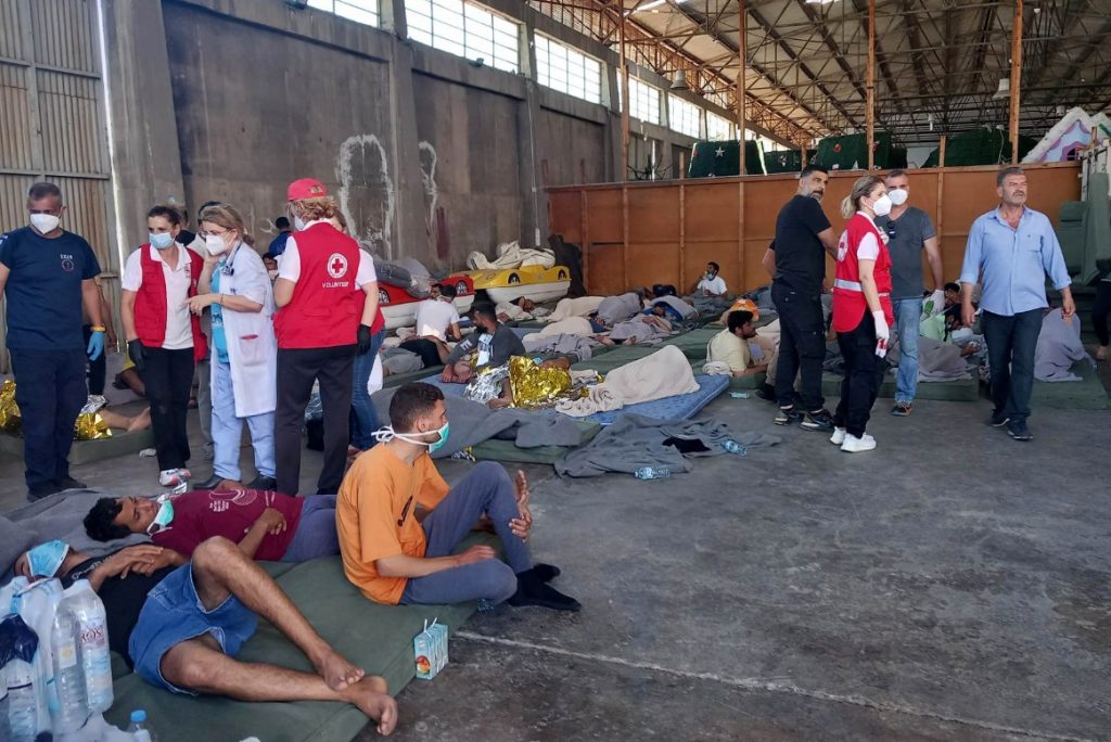 Ναυάγιο στην Πύλο: Εικόνες με τους διασωθέντες μετανάστες