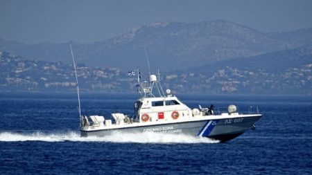 Πύλος: Ανατροπή σκάφους με μετανάστες – Διασώθηκαν 80 άνθρωποι, μεγάλη επιχείρηση των Αρχών