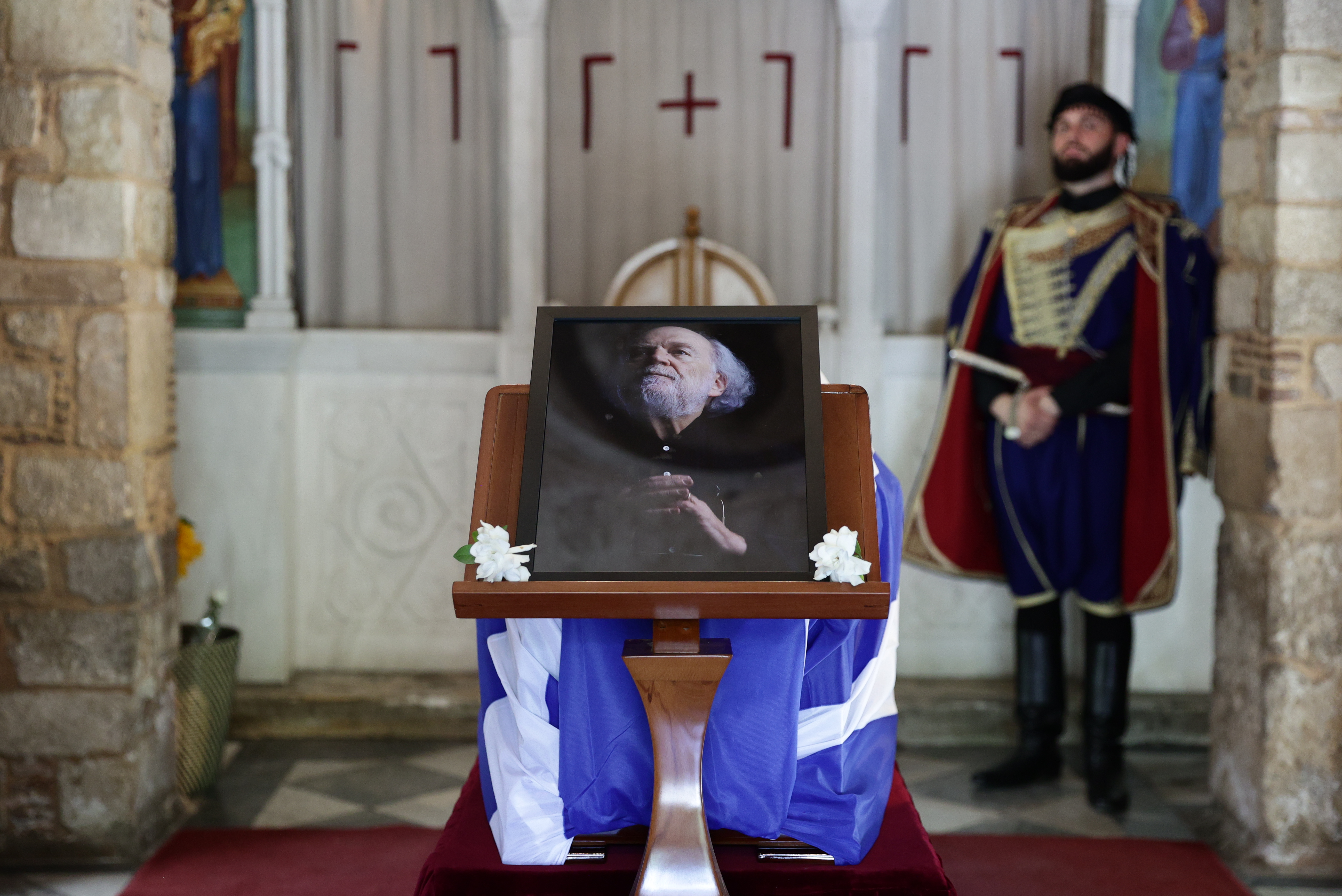 Το τελευταίο αντίο στον Γιάννη Μαρκόπουλο – Σε λαϊκό προσκύνημα η σορός του