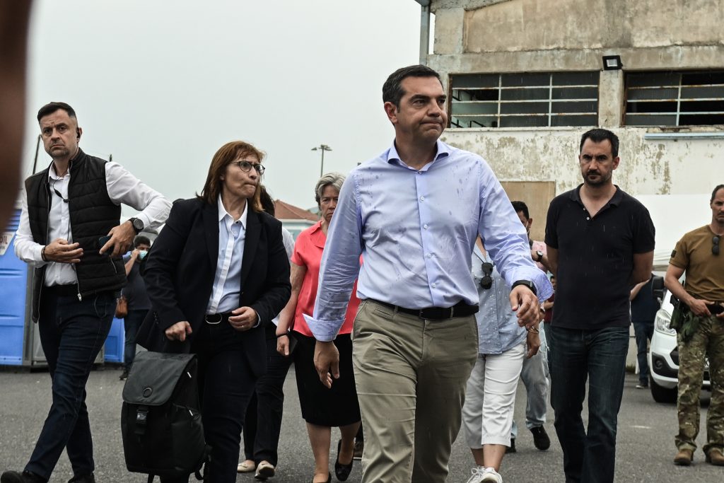 Στην Καλαμάτα ο Αλέξης Τσίπρας – Επισκέφθηκε τους διασωθέντες