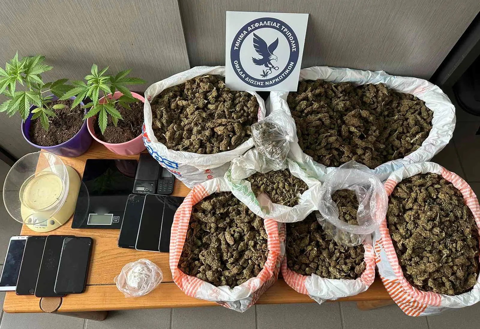Ναρκωτικά: Συνελήφθη γνωστός στιχουργός στην Τρίπολη – Μπλέκεται σε κύκλωμα