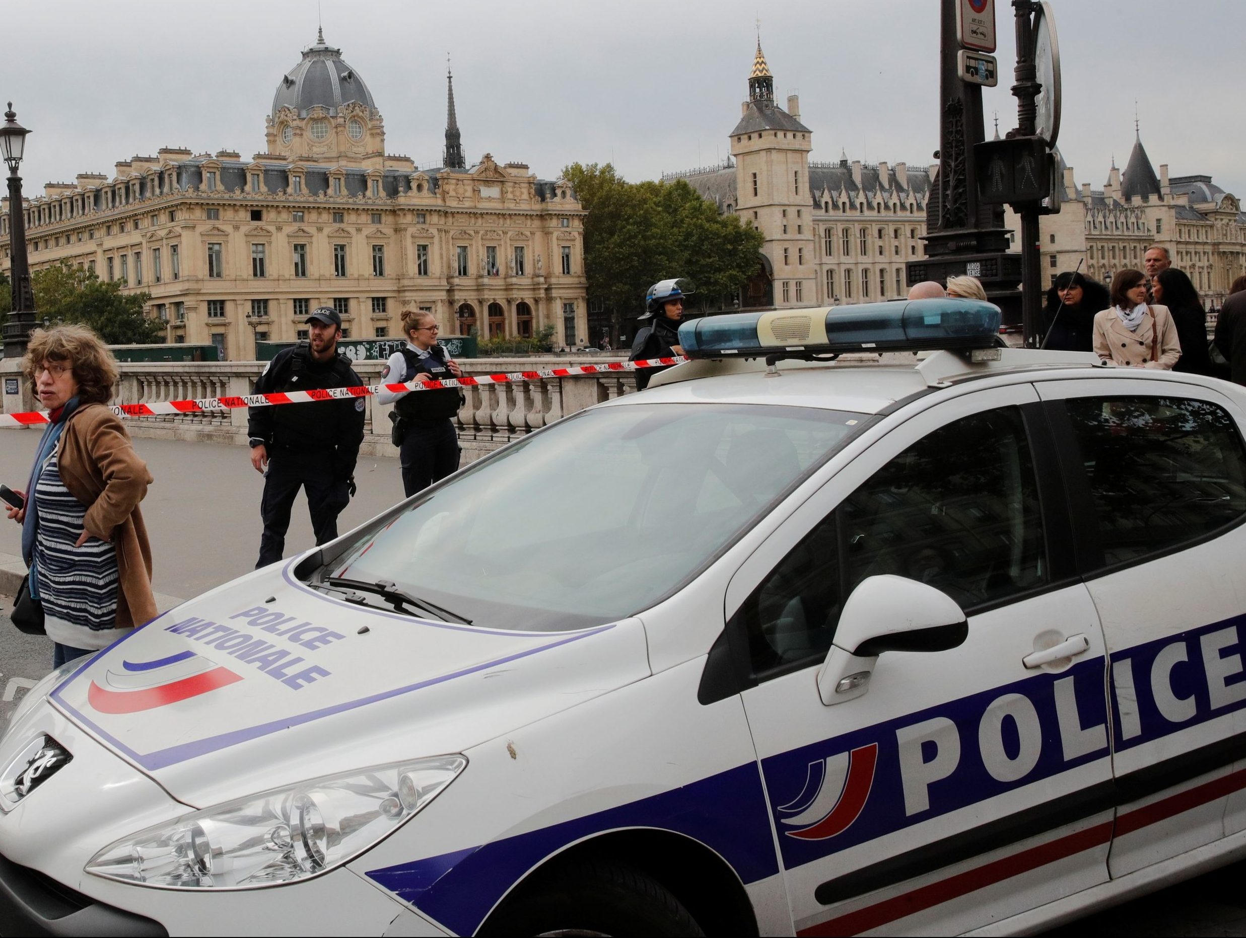 Γαλλία: Επίθεση σε γιαγιά και εγγονή έξω από το σπίτι τους