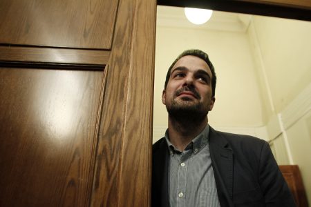 Εκλογές 2023: Πώς ο Γαβριήλ Σακελλαρίδης αποφάσισε να βγει «στο ξέφωτο του ΣΥΡΙΖΑ»