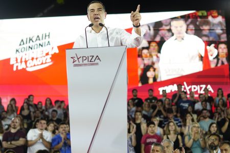 Τσίπρας από Σύνταγμα: Ο Μητσοτάκης εξαγγέλλει δεσμεύσεις που δε θα υλοποιήσει