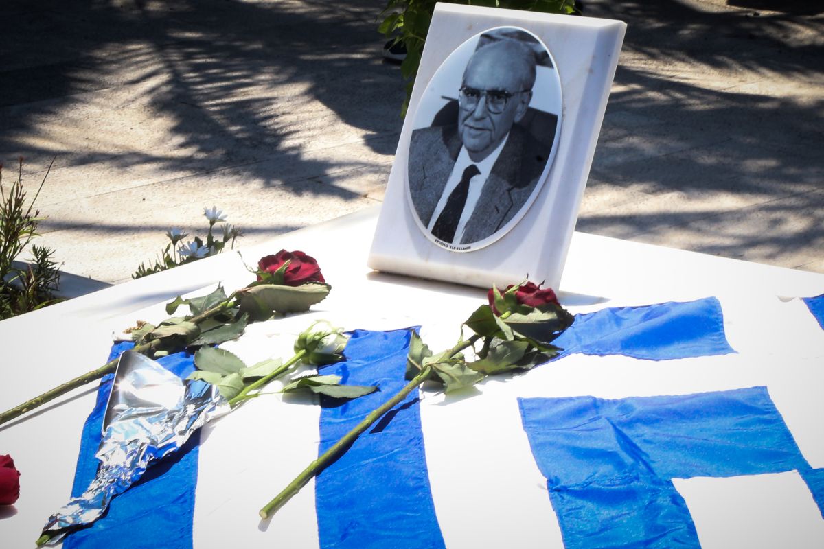 Γιώργος Παπανδρέου: Η απουσία σου, πατέρα, είναι πάντα αισθητή