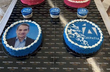 Εκλογές 2023: Χαμός με τούρτες που έχουν πάνω τους τους πολιτικούς αρχηγούς