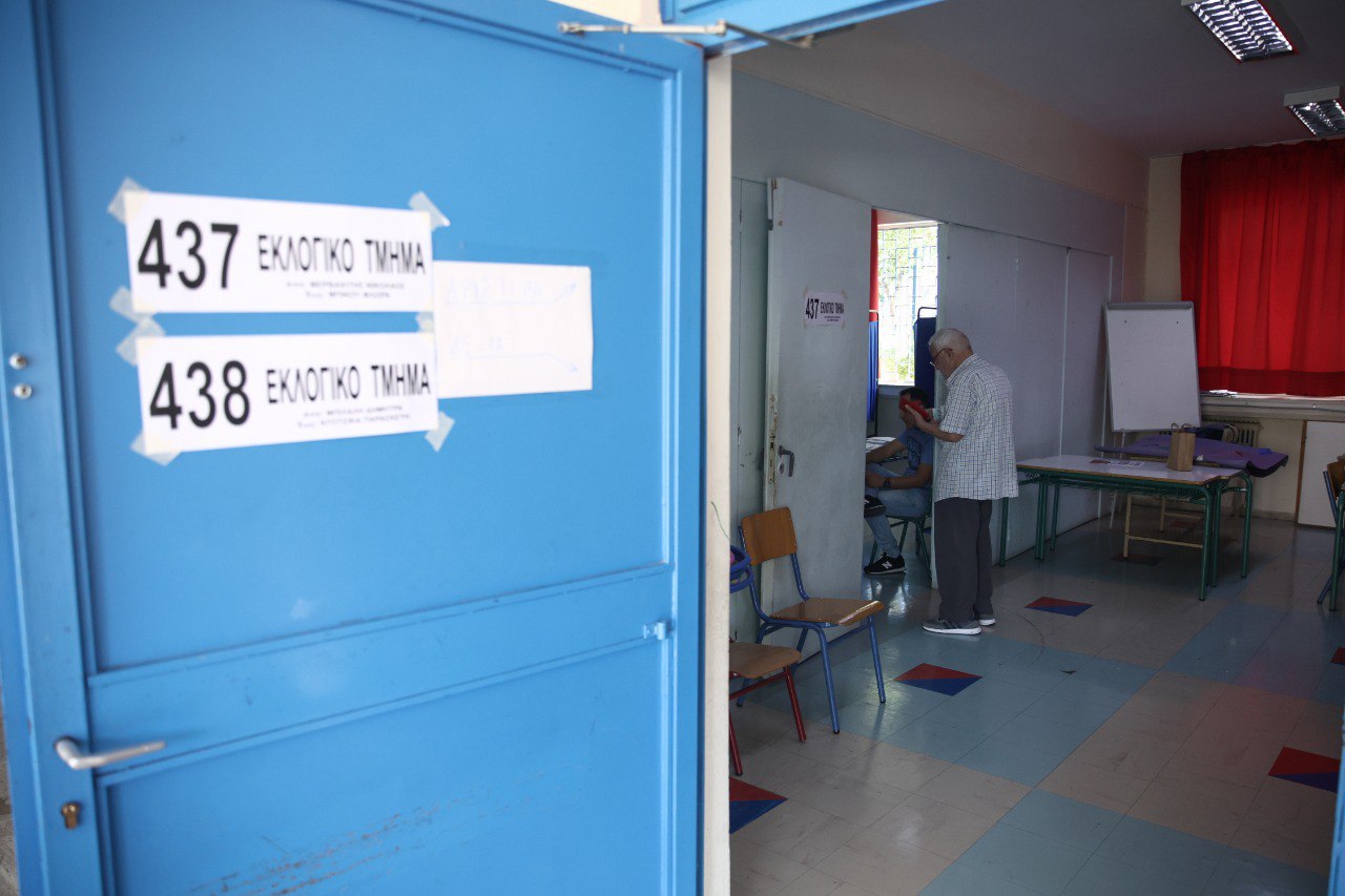 Εκλογές 2023: Στις κάλπες οι Έλληνες – Live όλες οι εξελίξεις