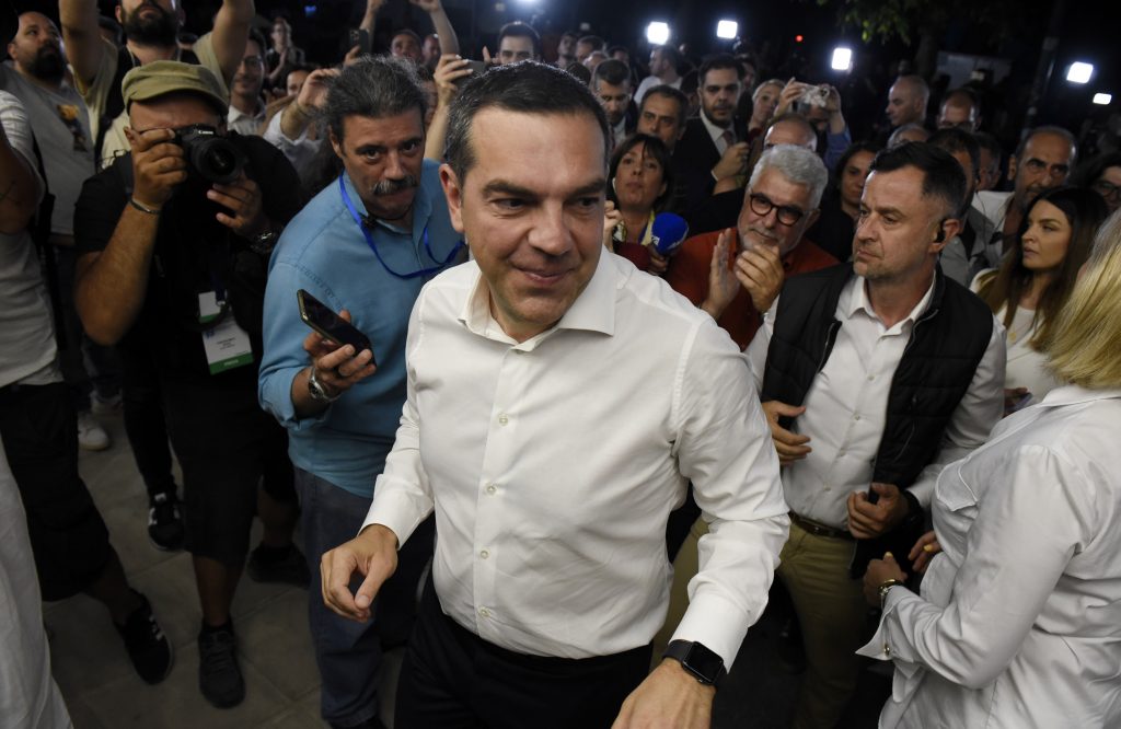 Ο Τσίπρας μένει, αρχίζει το ματς στον ΣΥΡΙΖΑ