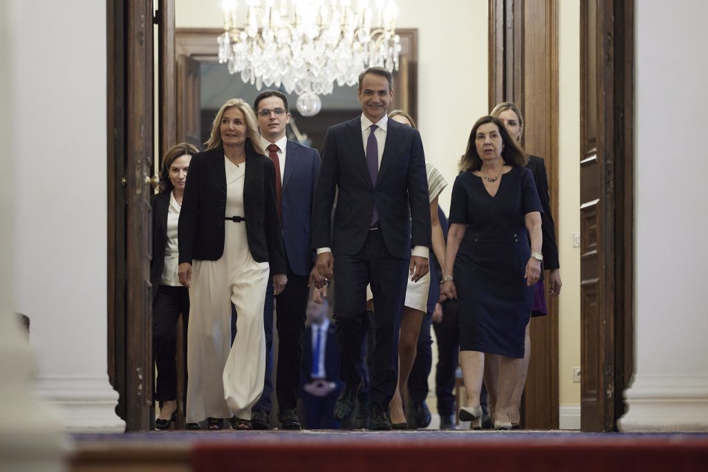 Μητσοτάκης: Το «Αν» και το ρολόι με το «158» – Αυτά είναι τα γούρια του