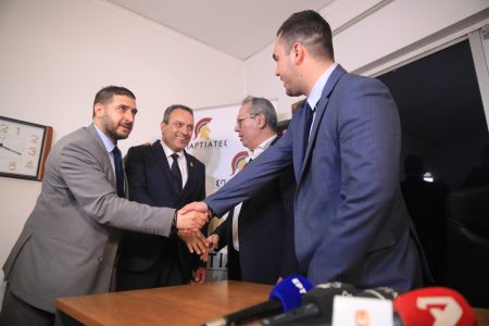 Σπαρτιάτες: Ποιος τους χρηματοδότησε