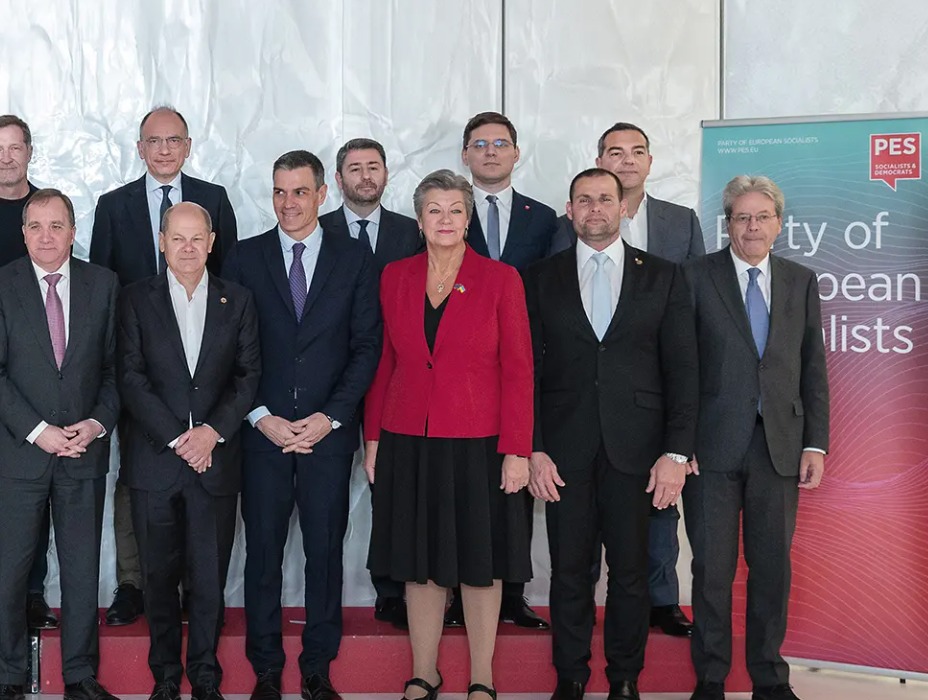 PES: Τα μηνύματα από το «παρών» Ανδρουλάκη και την απουσία Τσίπρα