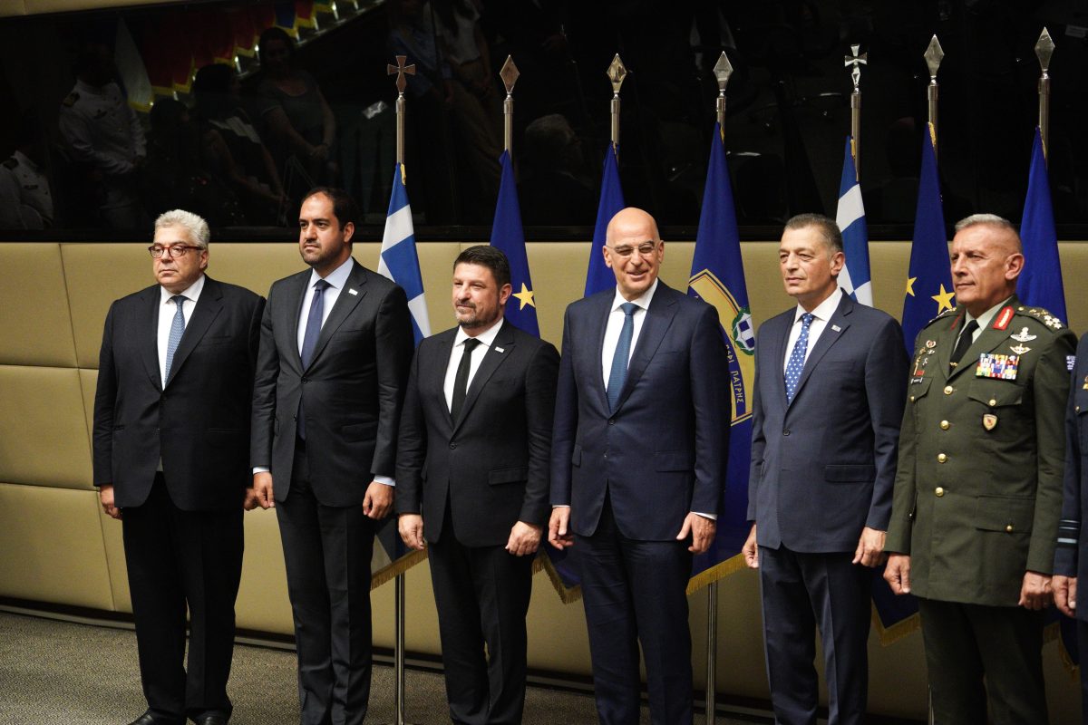 Εθνική Αμυνα: Το ξίφος, οι τριήρεις και η δεξίωση όταν φεύγει ο υπουργός