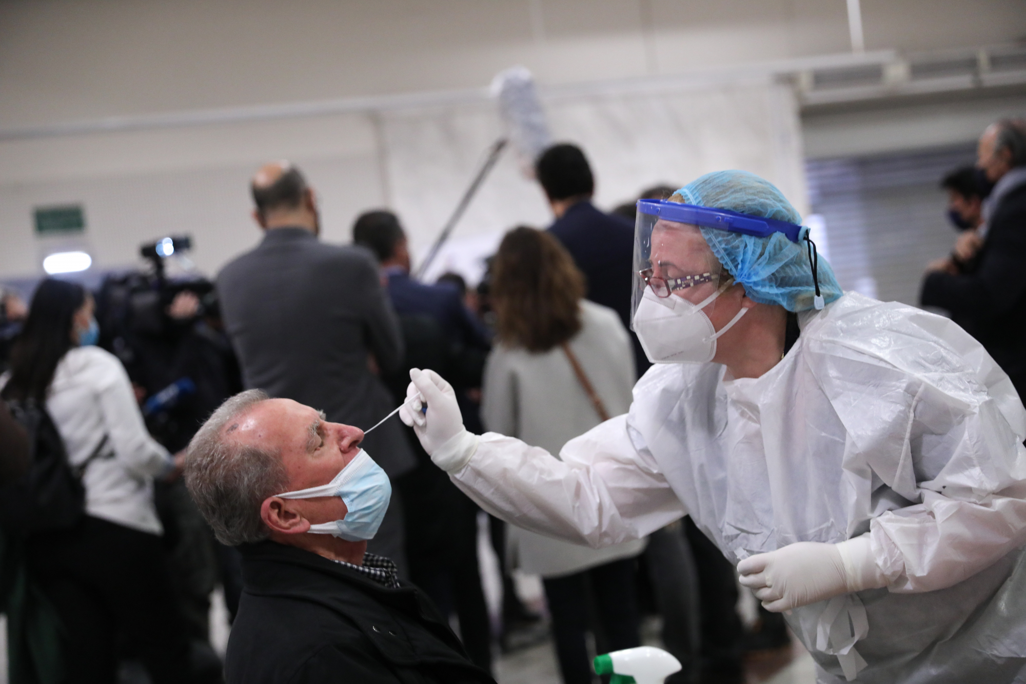 Κορωνοϊός: 17 θάνατοι και 27 διασωληνωμένοι την τελευταία εβδομάδα