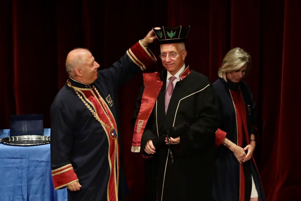 Μιχάλης Τσαμάζ: Επίτιμος Διδάκτορας του Πανεπιστημίου Πειραιά