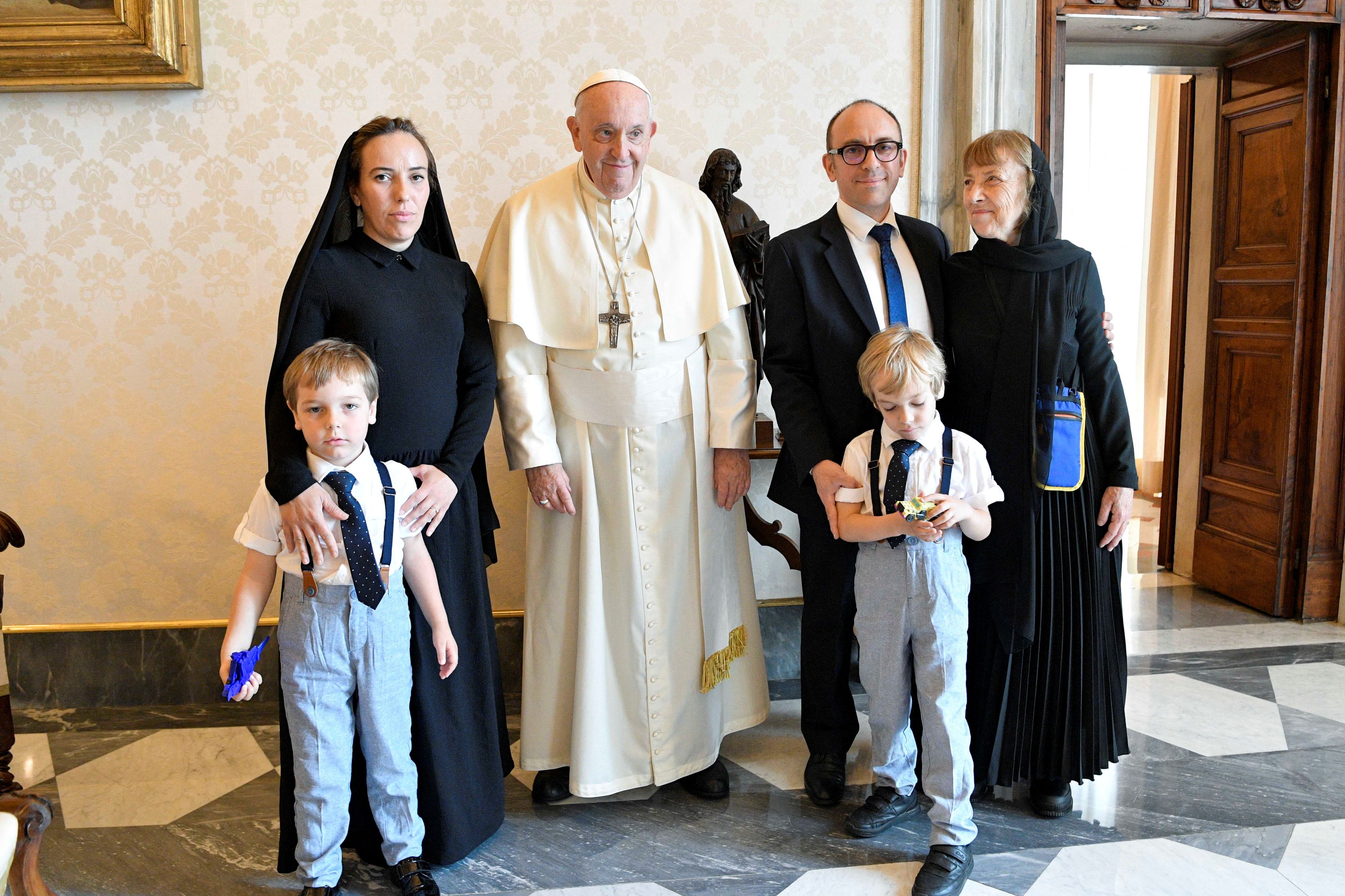 Πάπας Φραγκίσκος: Συναντήθηκε με την οικογένεια του ιδρυτή των WikiLeaks Τζούλιαν Ασάνζ