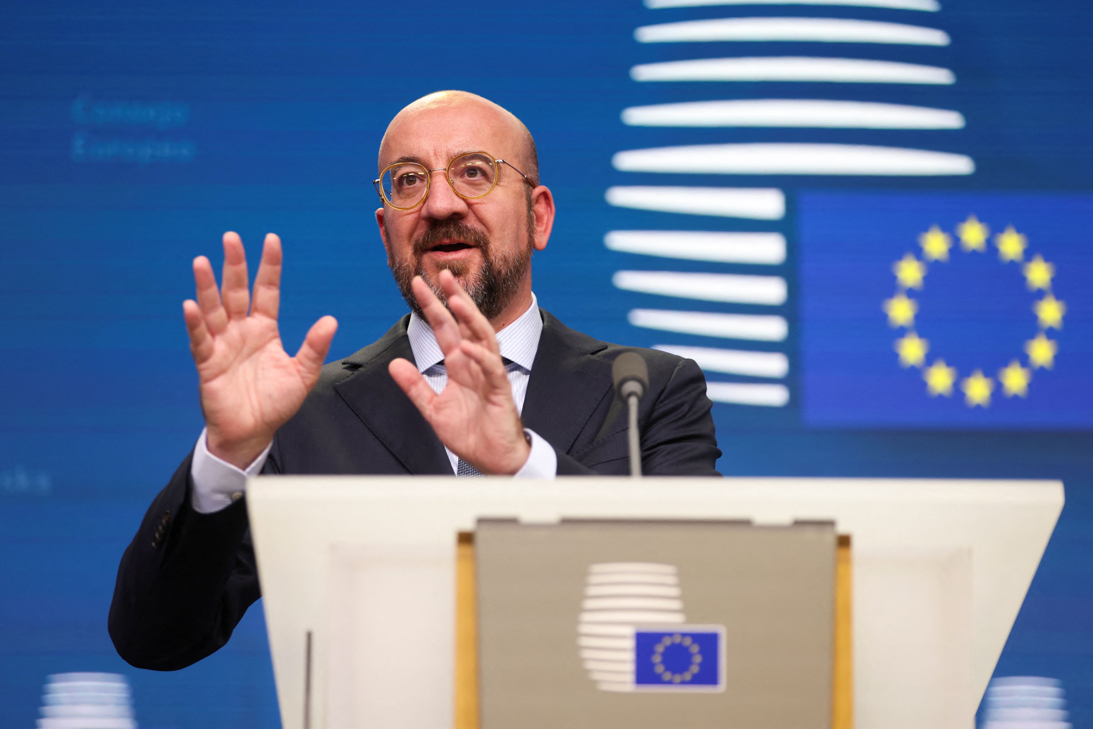 Σαρλ Μισέλ για μεταναστευτικό: Αιχμές για τις δυο χώρες «αποστάτες» που μπλόκαραν τη συμφωνία