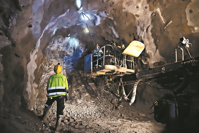 Ο ορυκτός πλούτος μετατρέπεται σε οικονομικό καταλύτη για τη χώρα