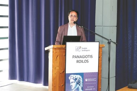 Οι Δελφοί στο επικέντρο