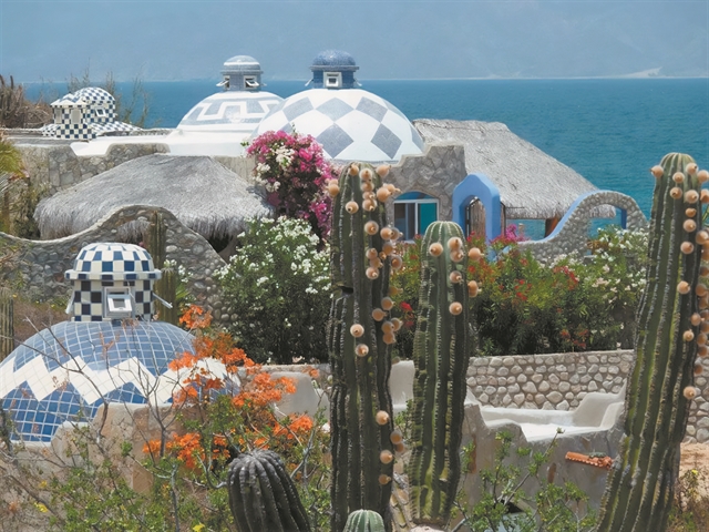 Με φτερωτά σανδάλια πετάμε πάνω από το Αιγαίο…